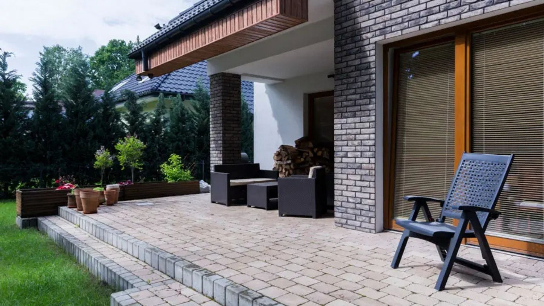 6 Tips for Choosing Natural Stone Tile for a Front Porch