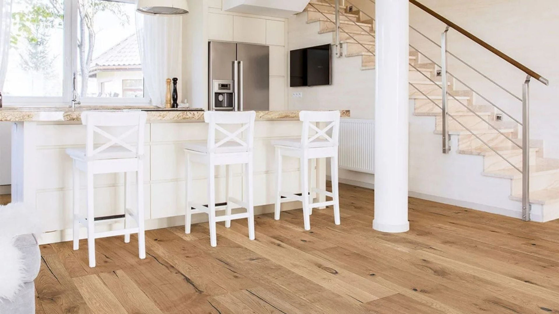 Seasonal Hardwood Floor Gaps and Humidity Guide