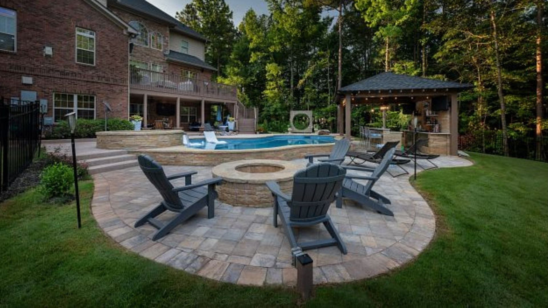 Best Outdoor Tile Colors for Terraces Pools and Yards