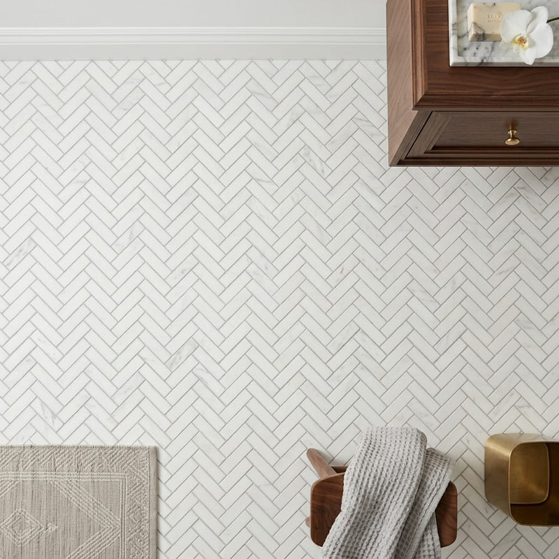 Completa Series Bianco Venatino 1x4x3/8 Honed Herringbone Marble Mosaic — Bathroom floor