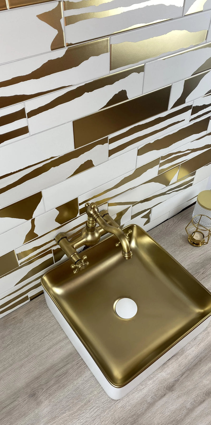 Flat Deluxe Savannah White & Gold 3x11.8 Matte Ceramic Tile