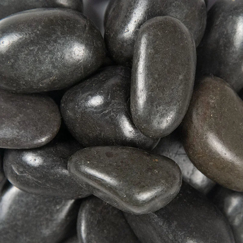 Piedra Black Polish Pebbles 0.75-1.25 IN 1.5 Ton Polished Pebble Bag Natural Limestone Paver
