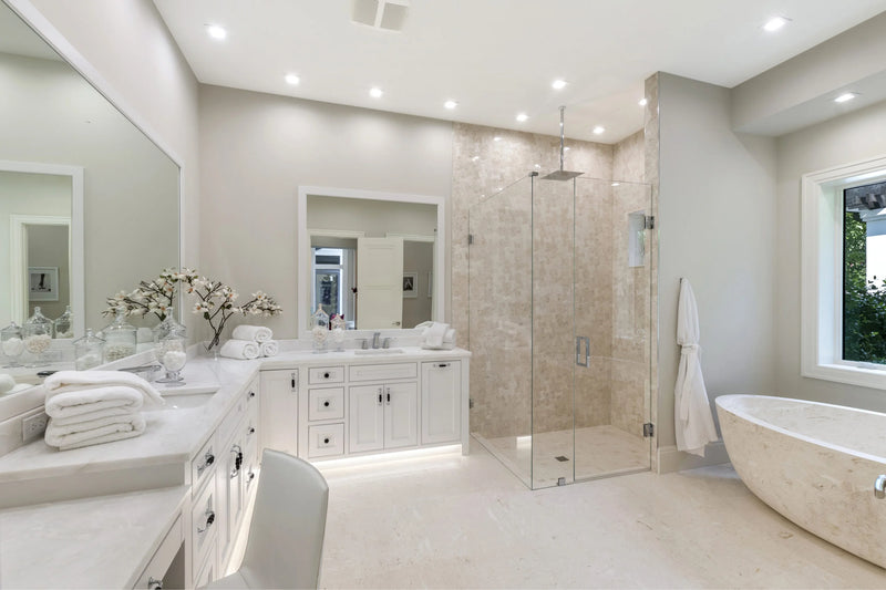 Platinum Ice 7x10x7 Split-Face Limestone Corner Trim