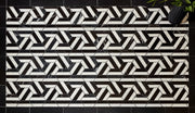 Prism Noir/Blanc Honed Mesh Pattern Marble Mosaic