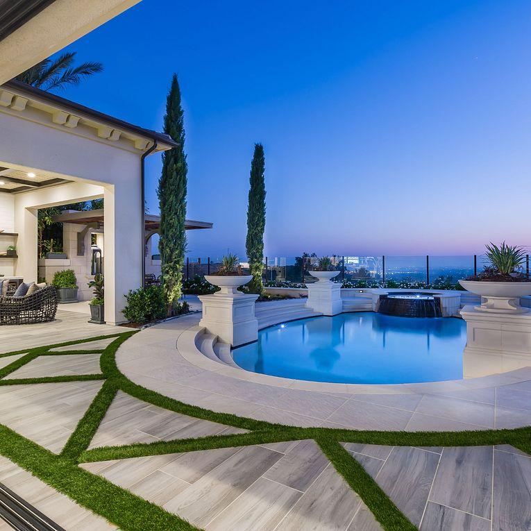 Aequa Cirrus Anti-Slip 8x32 Porcelain  Tile