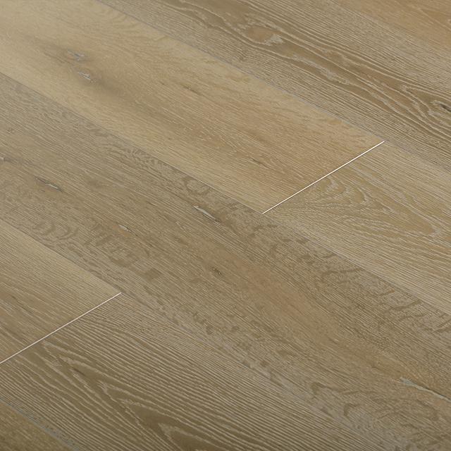 Lusso 213 Euro Oak 2x78   Engineered Hardwood  T-Molding