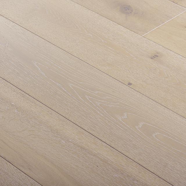 Lusso 215 Euro Oak 3.5x96   Engineered Hardwood  Quarter Round